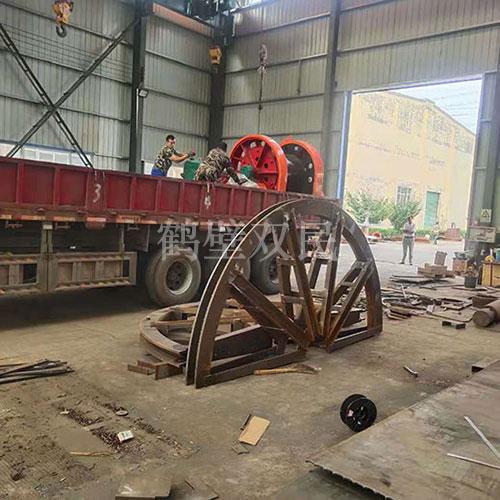 发往乌干达的凿井绞车